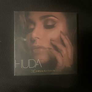 Huda Beauty 3D Highlighter Palette